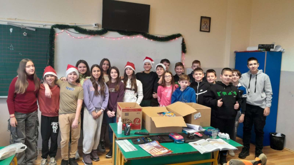 "Један пакетић пуно љубави"