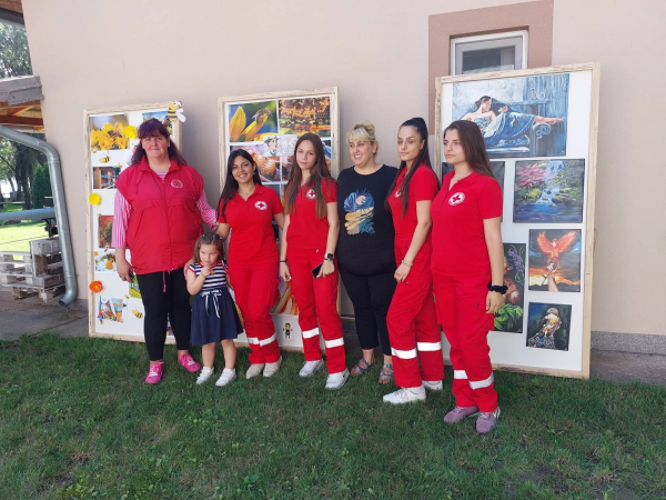 Радионица на отвореном у медјународном кампу за децу